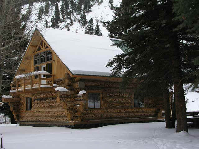 High Country Cabin Dec 25 2008.JPG (76778 bytes)