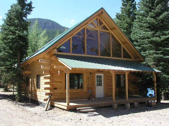 cabin30-front_view.JPG (92246 bytes)